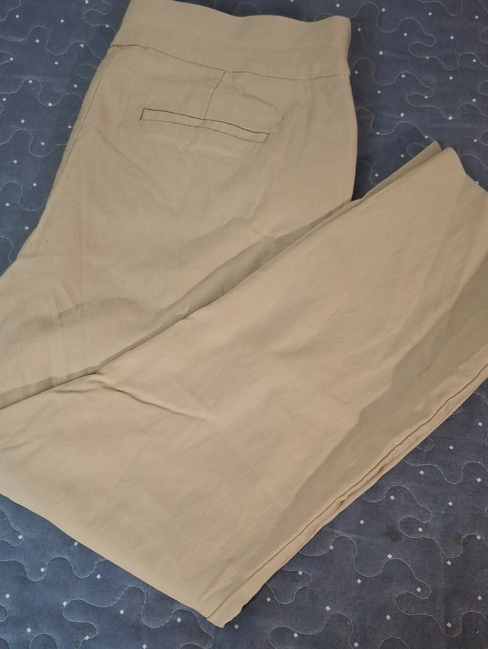 Chico's Women's Khaki Stretch Chino Cropped Pants size 6